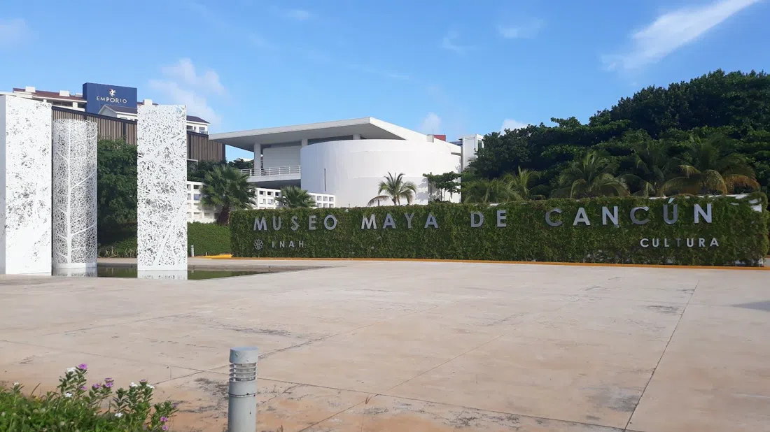 Museo Maya de Cancún & Zona Arqueológica San Miguelito, Cancun